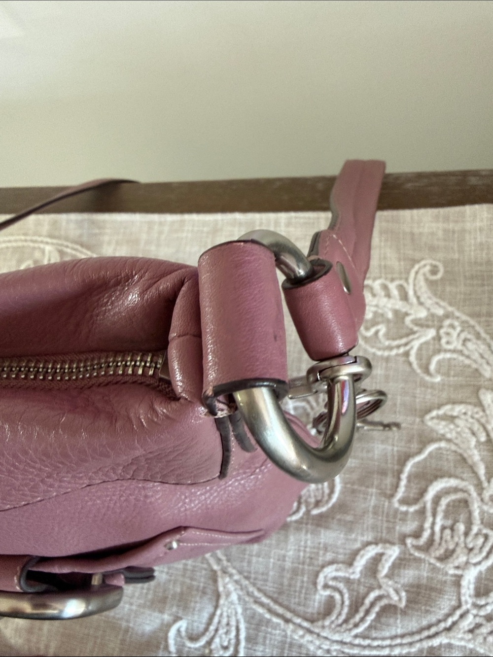 B Makowsky Dusty Rose Leather Crossbody Bag with Keyring Charm - Picture 4 of 16